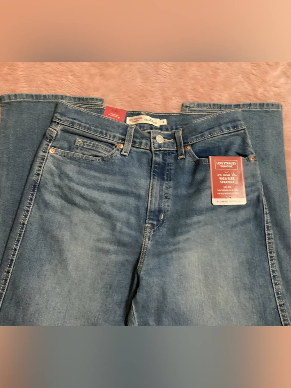 Women’s Levi’s Jeans - Picture 3 of 5